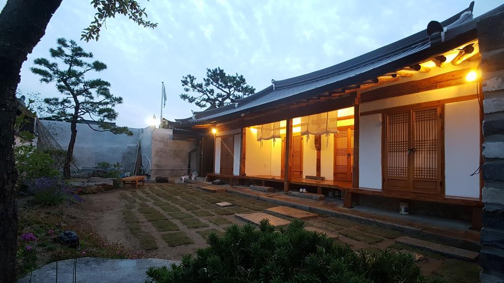 Ohnewwall Guesthouse Jeonju Extérieur photo